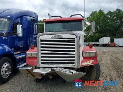 Zdjęcie 9 z 10 samochodu: 2001 FREIGHTLINER CONVENTIONAL FLD120 SEMI TRUCK VIN:1FUYFZYB31LH57174 - miniatura