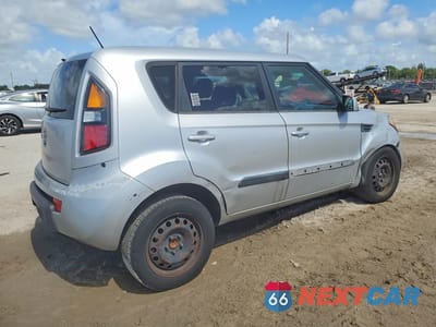 Trzecie zdjęcie samochodu z tyłu: 2011 KIA SOUL + VIN:KNDJT2A21B7709019 - miniatura
