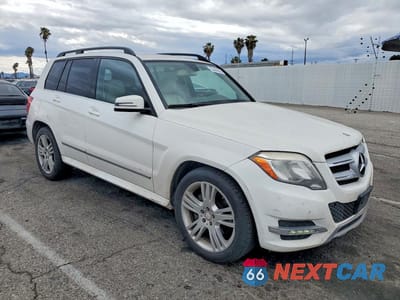 Czwarte zdjęcie samochodu z boku: 2015 MERCEDES-BENZ GLK 350 VIN:WDCGG5HBXFG395473 - miniatura