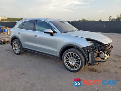 Czwarte zdjęcie samochodu z boku: 2019 PORSCHE CAYENNE VIN:WP1AA2AY1KDA11410 - miniatura