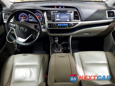 Zdjęcie 8 z 13 samochodu: 2019 TOYOTA HIGHLANDER XLE VIN:5TDKZRFH5KS346206 - miniatura