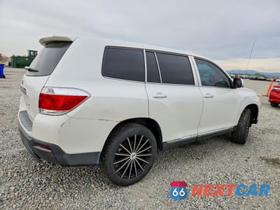 Trzecie zdjęcie samochodu z tyłu: 2012 TOYOTA HIGHLANDER BASE VIN:5TDZA3EH8CS019739 - miniatura