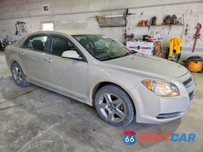 Czwarte zdjęcie samochodu z boku: 2010 CHEVROLET MALIBU 1LT VIN:1G1ZC5EB4AF114743 - miniatura