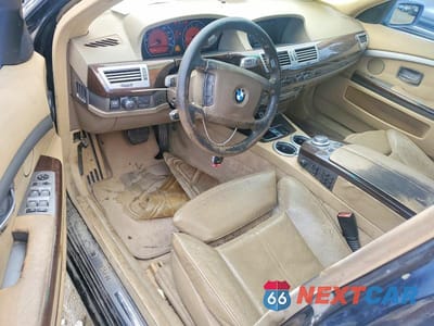 Zdjęcie 8 z 12 samochodu: 2007 BMW 750 VIN:WBAHN83517DT65944 - miniatura