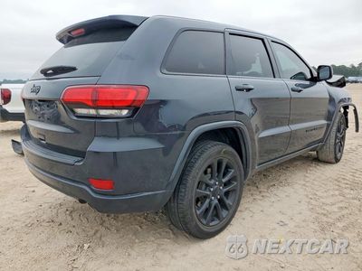 Trzecie zdjęcie samochodu z tyłu: 2018 JEEP GRAND CHEROKEE LAREDO VIN:1C4RJEAG8JC182026 - miniatura