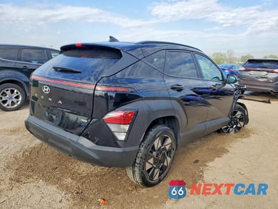Trzecie zdjęcie samochodu z tyłu: 2024 HYUNDAI KONA SEL VIN:KM8HCCAB9RU120943 - miniatura