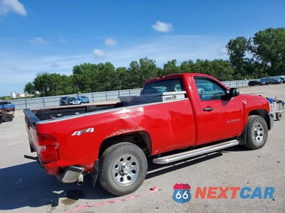 Trzecie zdjęcie samochodu z tyłu: 2013 CHEVROLET SILVERADO K1500 VIN:1GCNKPE00DZ391900 - miniatura