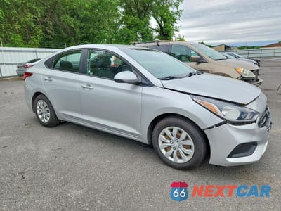 Czwarte zdjęcie samochodu z boku: 2018 HYUNDAI ACCENT SE VIN:3KPC24A36JE025453 - miniatura