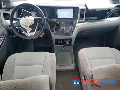 Zdjęcie 8 z 13 samochodu: 2017 TOYOTA SIENNA L 7-PASSENGER VIN:5TDZZ3DCXHS826415 - miniatura