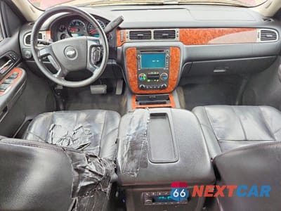 Zdjęcie 8 z 14 samochodu: 2008 CHEVROLET SUBURBAN K1500 LS VIN:3GNFK16318G202713 - miniatura