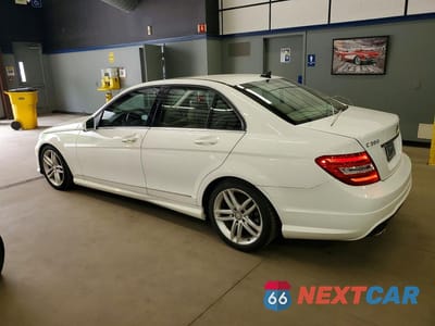 Drugie zdjęcie samochodu z przodu: 2013 MERCEDES-BENZ C 300 4MATIC VIN:WDDGF8AB4DR256161 - miniatura