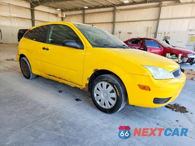 Czwarte zdjęcie samochodu z boku: 2007 FORD FOCUS ZX3 VIN:1FAFP31N77W260376 - miniatura