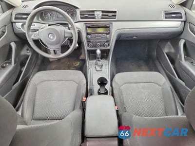 Zdjęcie 8 z 12 samochodu: 2013 VOLKSWAGEN PASSAT S VIN:1VWAP7A39DC010268 - miniatura