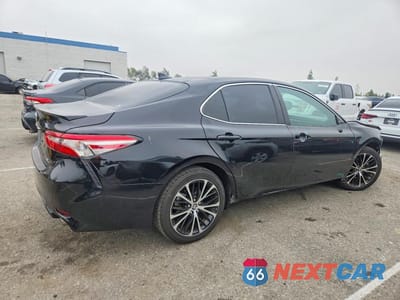 Trzecie zdjęcie samochodu z tyłu: 2019 TOYOTA CAMRY SE VIN:4T1B11HK3KU188876 - miniatura