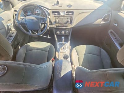 Zdjęcie 8 z 12 samochodu: 2012 CHRYSLER 200 LX VIN:1C3CCBABXCN106516 - miniatura