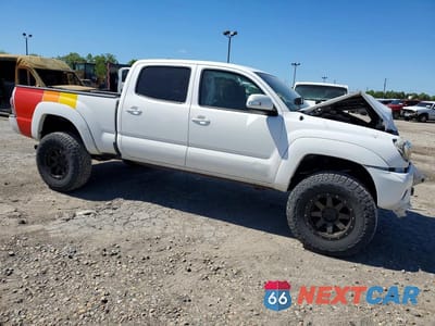 Czwarte zdjęcie samochodu z boku: 2015 TOYOTA TACOMA DOUBLE CAB LONG BED VIN:3TMMU4FN5FM079025 - miniatura