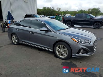 Czwarte zdjęcie samochodu z boku: 2018 HYUNDAI SONATA SPORT VIN:5NPE34AF2JH668488 - miniatura
