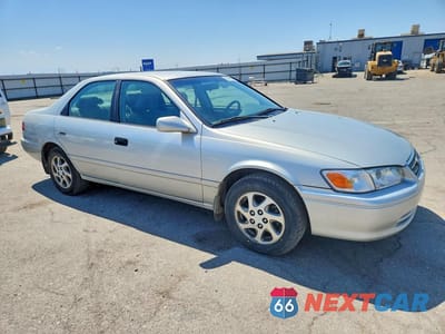 Czwarte zdjęcie samochodu z boku: 2001 TOYOTA CAMRY LE V6 VIN:4T1BF22K61U968238 - miniatura