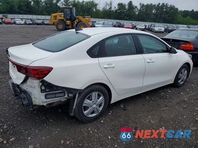 Trzecie zdjęcie samochodu z tyłu: 2019 KIA FORTE FE VIN:3KPF24AD2KE129414 - miniatura