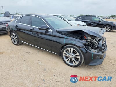 Czwarte zdjęcie samochodu z boku: 2017 MERCEDES-BENZ C 300 VIN:55SWF4JB4HU183107 - miniatura