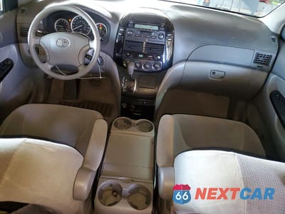 Zdjęcie 8 z 13 samochodu: 2004 TOYOTA SIENNA LE 7 PASSENGER VIN:5TDZA23C14S130409 - miniatura