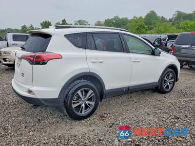Trzecie zdjęcie samochodu z tyłu: 2018 TOYOTA RAV4 XLE VIN:JTMRFREV8JJ244845 - miniatura