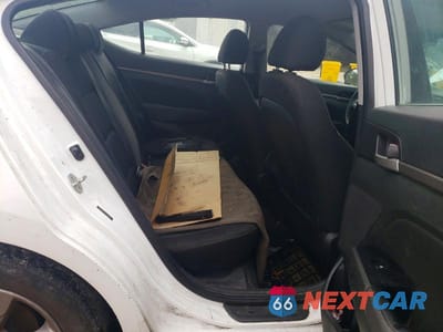 Zdjęcie 10 z 12 samochodu: 2018 HYUNDAI ELANTRA SEL VIN:5NPD84LF0JH230613 - miniatura