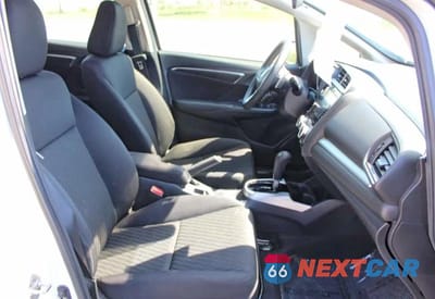 Piąte zdjęcie samochodu w środku: 2019 HONDA FIT EX VIN:3HGGK5H80KM731139 - miniatura