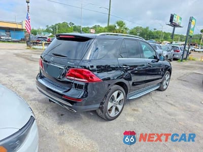 Czwarte zdjęcie samochodu z boku: 2019 MERCEDES-BENZ GLE 400 4MATIC VIN:4JGDA5GB8KB210223 - miniatura