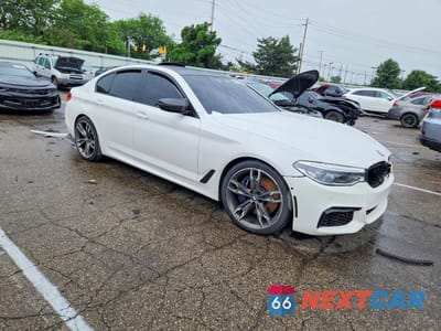 Czwarte zdjęcie samochodu z boku: 2019 BMW M550XI VIN:WBAJB9C59KB289216 - miniatura