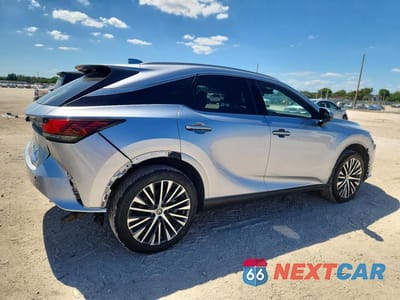 Trzecie zdjęcie samochodu z tyłu: 2023 LEXUS RX VIN:JTJCHMAA8P2009139 - miniatura