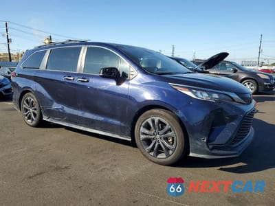 Czwarte zdjęcie samochodu z boku: 2022 TOYOTA SIENNA XSE VIN:5TDXRKEC0NS090659 - miniatura