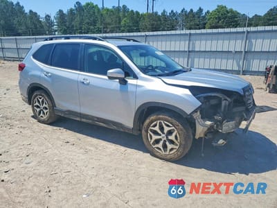 Czwarte zdjęcie samochodu z boku: 2023 SUBARU FORESTER PREMIUM VIN:JF2SKAEC3PH470354 - miniatura