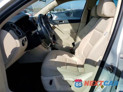 Zdjęcie 7 z 13 samochodu: 2011 VOLKSWAGEN TIGUAN S VIN:WVGAV7AX0BW503002 - miniatura