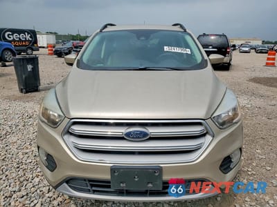 Piąte zdjęcie samochodu w środku: 2018 FORD ESCAPE SE VIN:1FMCU9GD3JUA75098 - miniatura