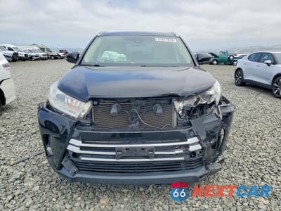 Piąte zdjęcie samochodu w środku: 2018 TOYOTA HIGHLANDER XLE VIN:5TDJZRFH3JS828067 - miniatura