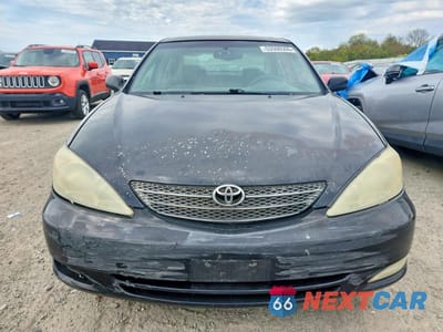 Piąte zdjęcie samochodu w środku: 2003 TOYOTA CAMRY XLE VIN:4T1BE30KX3U152292 - miniatura