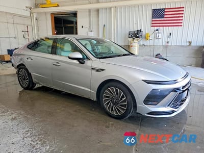Czwarte zdjęcie samochodu z boku: 2025 HYUNDAI SONATA HYBRID SEL VIN:KMHL34JJ2SA107661 - miniatura