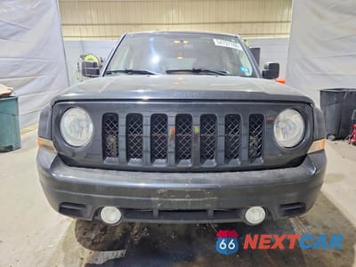 Piąte zdjęcie samochodu w środku: 2011 JEEP PATRIOT SPORT VIN:1J4NF1GB0BD149161 - miniatura