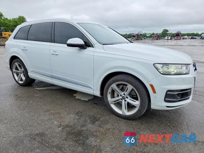 Czwarte zdjęcie samochodu z boku: 2019 AUDI Q7 PRESTIGE VIN:WA1VAAF79KD003935 - miniatura