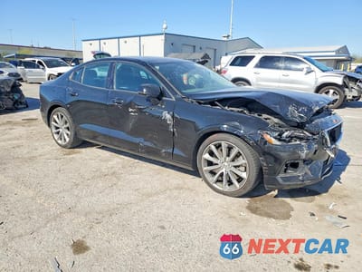 Czwarte zdjęcie samochodu z boku: 2020 VOLVO S60 T6 MOMENTUM VIN:7JRA22TK0LG038316 - miniatura