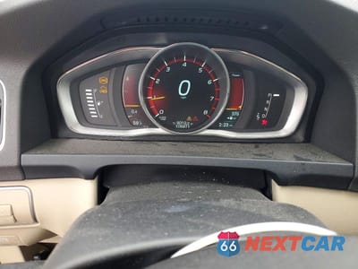 Zdjęcie 9 z 12 samochodu: 2015 VOLVO V60 PREMIER+ VIN:YV140MEC8F1210614 - miniatura