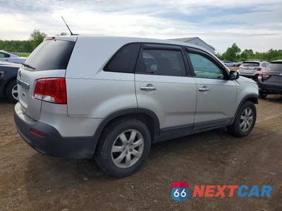 Trzecie zdjęcie samochodu z tyłu: 2011 KIA SORENTO BASE VIN:5XYKT3A16BG149051 - miniatura