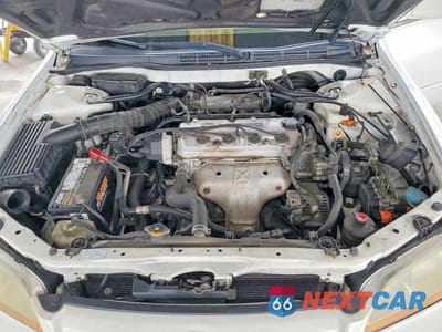 Zdjęcie 11 z 12 samochodu: 2002 HONDA ACCORD EX VIN:1HGCG56622A083222 - miniatura