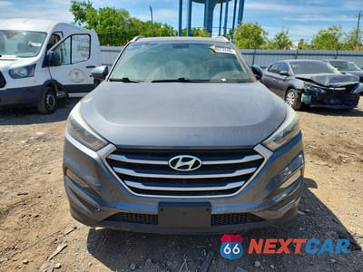 Piąte zdjęcie samochodu w środku: 2017 HYUNDAI TUCSON SE VIN:KM8J33A41HU596234 - miniatura