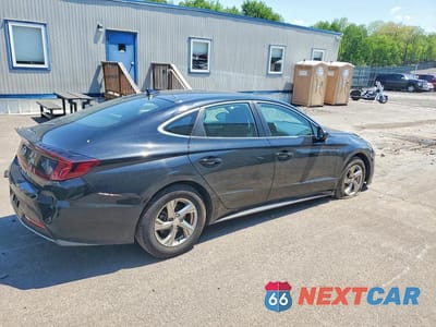 Trzecie zdjęcie samochodu z tyłu: 2022 HYUNDAI SONATA SE VIN:5NPEG4JA5NH145240 - miniatura