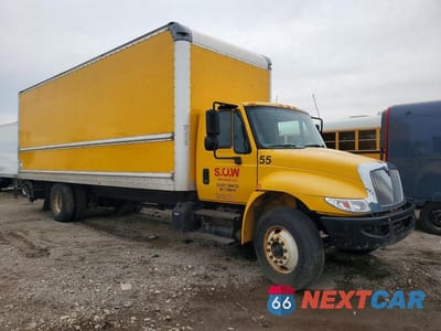 Czwarte zdjęcie samochodu z boku: 2018 INTERNATIONAL 4300 BOX TRUCK VIN:1HTMMMML1JH420373 - miniatura