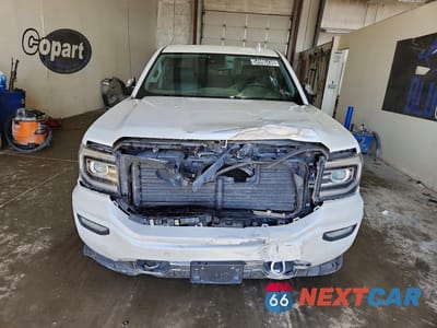 Piąte zdjęcie samochodu w środku: 2018 GMC SIERRA K1500 DENALI VIN:3GTU2PEJ6JG493363 - miniatura