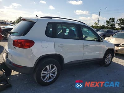 Trzecie zdjęcie samochodu z tyłu: 2016 VOLKSWAGEN TIGUAN S VIN:WVGAV7AX0GW585613 - miniatura