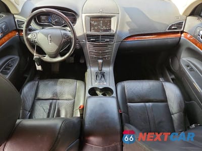 Zdjęcie 8 z 13 samochodu: 2015 LINCOLN MKT VIN:2LMHJ5AT1FBL03642 - miniatura